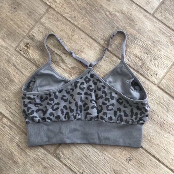 ❤️Pro fit size medium sports top - Picture 2 of 3